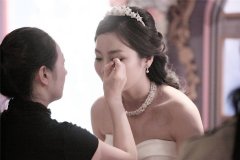 結婚當天新娘化妝壹般多少錢？